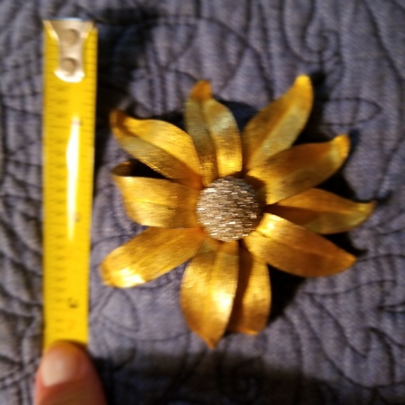 Large 3" Marvella Brooch - Picture 2 of 3